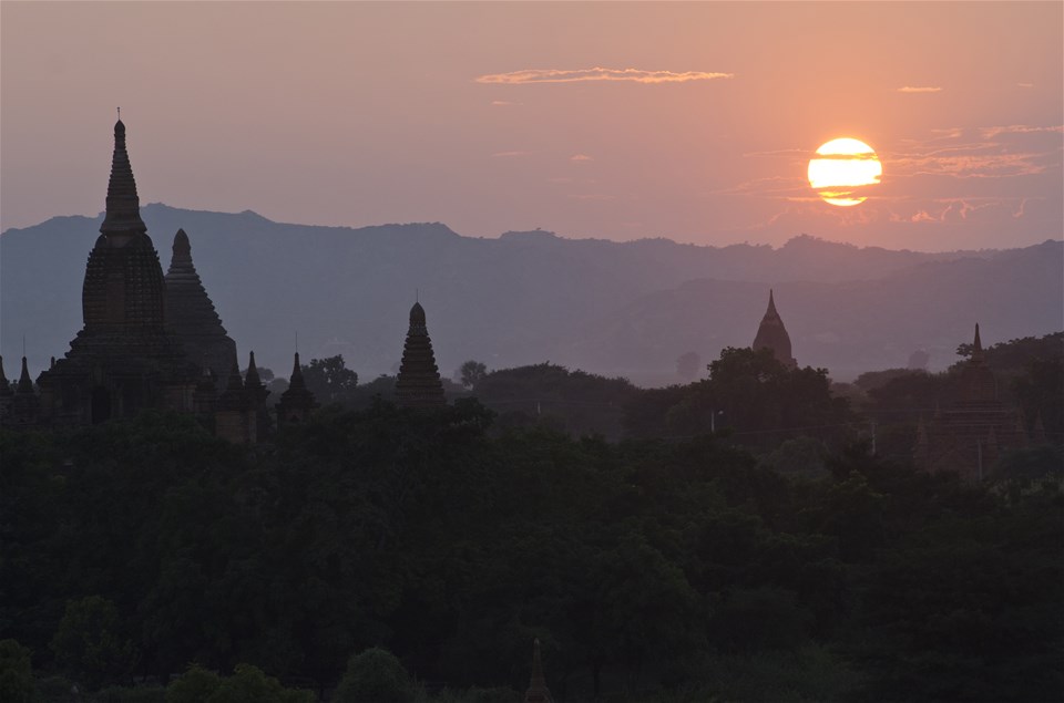 Irrawaddy Sunset Cocktail Cruise